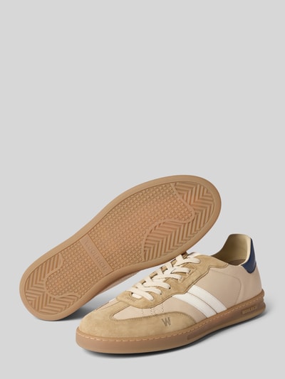 Produktfoto, Sneaker aus Leder mit Gummisohle von Woolrich in Beige mit abgerundete Spitze, Schnürung, Absatzhöhe 3 cm, Schafthöhe 6 cm, Schaftweite 7 cm