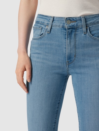 Levi's® Jeansy z wysokim stanem i detalem z logo Jeansowy niebieski 3