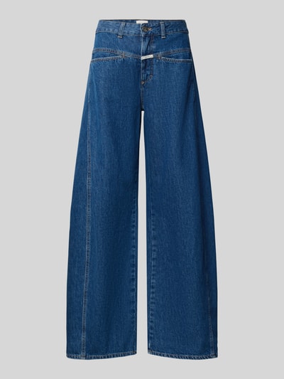 Produktfoto, Barrel Fit Jeans mit Label-Detail Modell 'TORI-X' von Closed in Blau, reine Baumwolle, weite Passform, sichtbar Eingrifftaschen, strukturierte Oberfläche, Damen Jeans