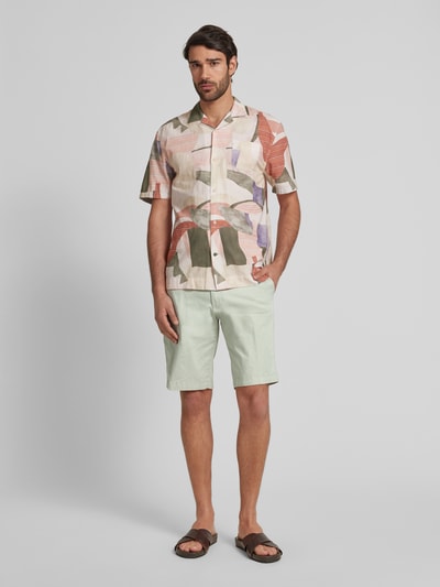 bugatti Regular fit korte chino met ceintuurlussen, model 'Flat' Groen - 1