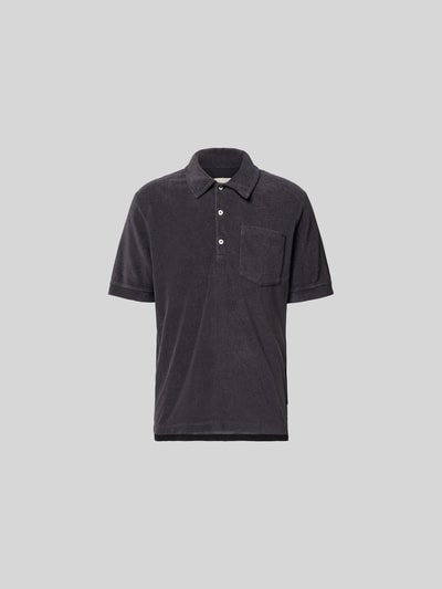 Produktfoto, Regular Fit Poloshirt aus Baumwoll-Mix von Closed in Dunkelgrau mit Nicki, Polokragen und Brusttasche, Rückenlänge 70 cm bei Größe M