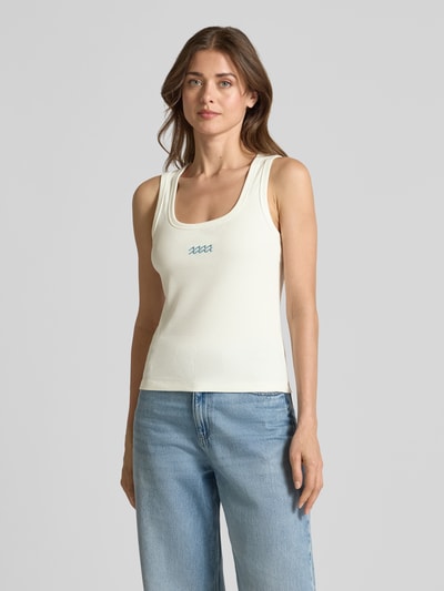 VERO MODA Top typu tank o kroju slim fit z mieszanki bawełny model 'DISA' Złamany biały 4