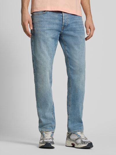 Mannenmodel draagt Slim Fit Jeans im 5-Pocket Design Modell 'Mike' van Jack & Jones in lichtblauw, elastische katoenmix, knoop- en ritssluiting, ganzebodyvoorzijde.