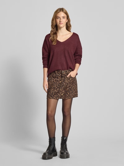 Only Sweter o kroju regular fit z dekoltem w serek model ‘RICA LIFE’ Bordowy melanż 1