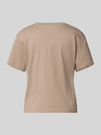Produktfoto, Regular Fit T-Shirt mit Motiv-Stitching von Jake*s Casual aus reiner Baumwolle, beige, kurzarm, Rundhalsausschnitt, Rückansicht