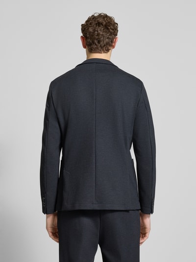 Männermodel trägt Slim Fit Sakko mit Viskose-Anteil Modell 'P-HANRY-J-WG-PK-261F' von BOSS in Dunkelgrau, Ganzkörperansicht Rückansicht