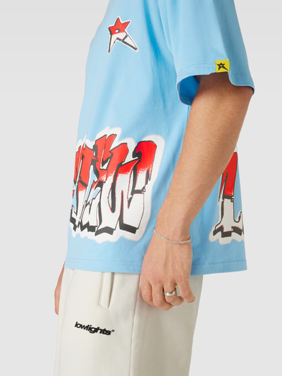 REVIEW Oversized T-Shirt Y2K Logo Hellblau 3