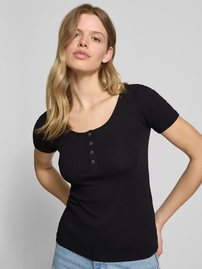 Pieces Slim fit T-shirt van katoenmix met kort drukknooppaneel, model 'KITTE' Zwart - 3