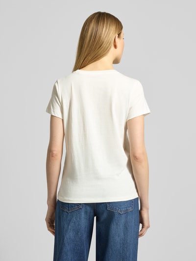 Frauenmodel trägt Regular Fit Pyjama-Oberteil aus reiner Baumwolle von Marc O'Polo, unifarben, kurzarm, Rundhals, Ganzkörperansicht Rückansicht.