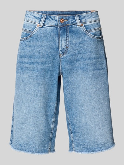 Produktfoto, Jeansshorts mit Fransen Modell 'Rich' von MAC aus Baumwoll-Elasthan-Mix in Relaxed-Fit, Eingrifftaschen, hellblau.