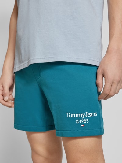 Tommy Jeans Szorty z dzianiny dresowej o kroju regular fit z wyhaftowanym logo Petrol 3