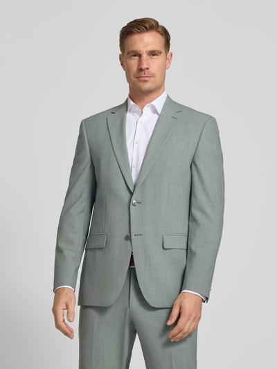 Männermodel trägt Regular Fit 2-Knopf-Sakko mit Pattentaschen von HECHTER PARIS in hellem Grau, Materialmix mit Schurwolle, Nahaufnahme Oberkörper.