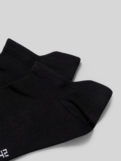 Produktfoto, Summer Running Socks im 2er-Pack mit gerippten Bündchen von Snocks in Schwarz, Material-Mix mit Stretch, erhöhte Rückseite, Textur fein.