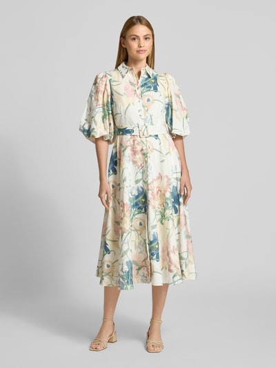 Frauenmodel trägt Midikleid aus Leinen-Mix mit floralem Allover-Print von Ted Baker, helle Farben, taillierte Passform, Ganzkörperansicht von vorne.