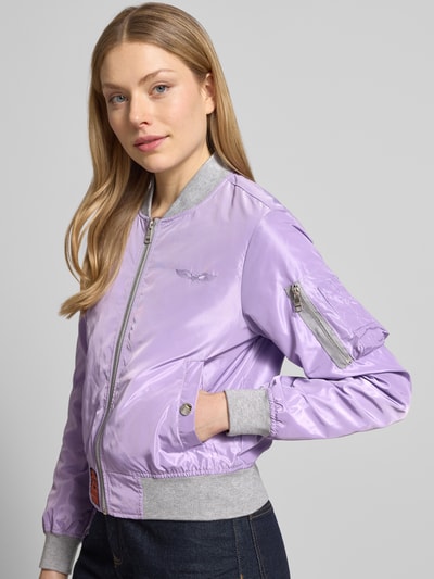 Original Bombers Bomberjacke mit Label-Patch und Reißverschlusstasche am Ärmel Flieder 3