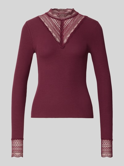 Produktfoto, bordowa bluzka z długim rękawem z mieszanki wiskozy, koronkowe detale, Slim Fit Langarmshirt aus Viskose-Mix Modell 'TILDE' von ONLY, damska bluzka z długim rękawem