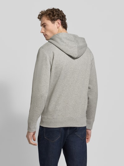 Männermodel trägt Sweatjacke mit Kapuze von Polo Ralph Lauren aus Baumwoll-Mix, Lockerer-Schnitt, gerippte-Abschlüsse, Rückansicht.