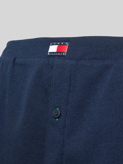 Produktfoto, Regular Fit Pyjama Shorts aus Baumwoll-Mix von Tommy Hilfiger in Optik: Unifarben mit Ripp-Struktur, Label-Patch und seitlichen Eingrifftaschen.