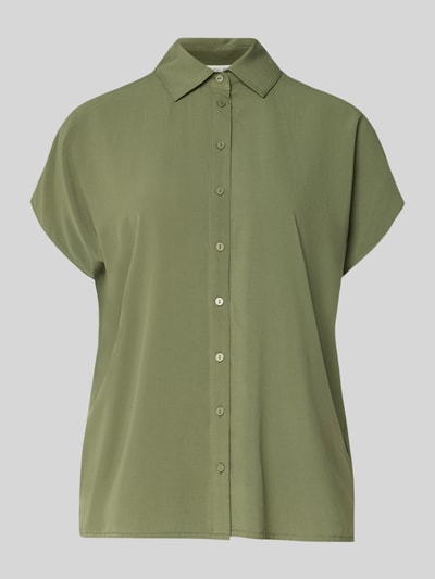 Produktfoto, Relaxed Fit Bluse aus Viskose von Christian Berg Woman in Olivgrün mit Hemdblusenkragen, Knopfleiste und Kappärmel.