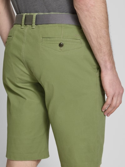 MCNEAL Slim Fit Shorts mit Gürtel Lind 3