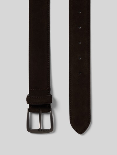 Produktfoto, Gürtel aus echtem Rindsleder Modell 'SYHR-SD' von BOSS in dunkelbrauner Wildleder-Optik mit Dornschließe und Label-Prägung.