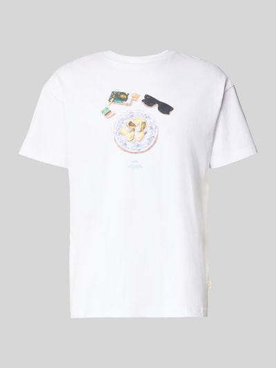 Produktfoto, T-Shirt mit Motiv-Print und Rundhalsausschnitt von BLKVIS, Herren T-Shirt im Regular-Fit, Label-Detail, Rückenlänge 69 cm bei Größe M, weiße Farbe, kurzer Schnitt, glatte Textur.