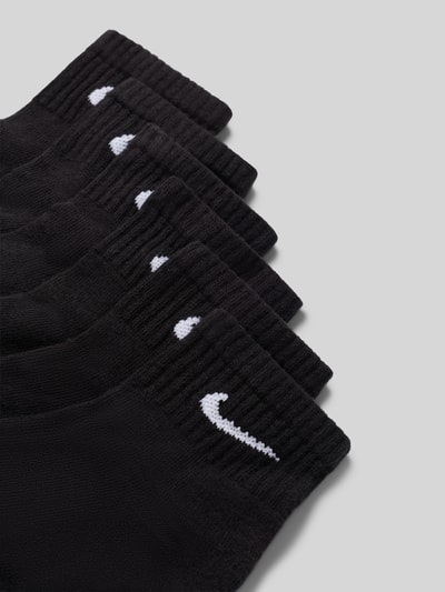 Produktfoto, Socken aus Baumwoll-Mix im 6er-Pack von Nike, schwarze Farbe, weiße Logos, feine Strickstruktur, Herren Socken von Nike