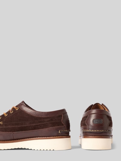Produktfoto, Schnürschuhe aus echtem Rindsleder Modell 'RANGER WB' von Polo Ralph Lauren in Melange-Optik, glatt verarbeitet, Label-Detail, flache profilierte Sohle, abgerundete Spitze, braune Farbe, Vorder- und Rückansicht.