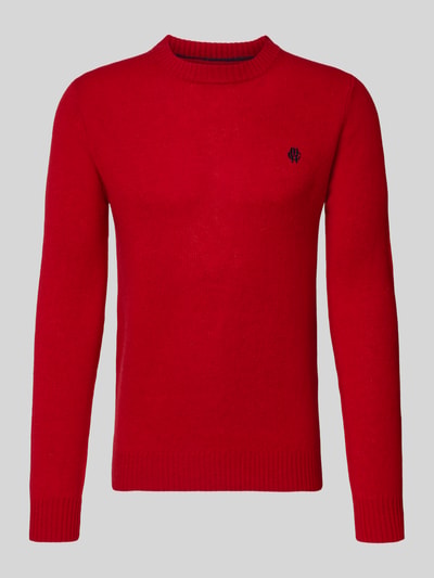 Produktfoto, Slim Fit Strickpullover aus reiner wełny z wyhaftowanym logo, prążkowane wykończenia, kolor czerwony, MCNEAL, krój slim fit, długość tyłu w rozmiarze M: 66 cm, długość rękawów w rozmiarze M: 69 cm