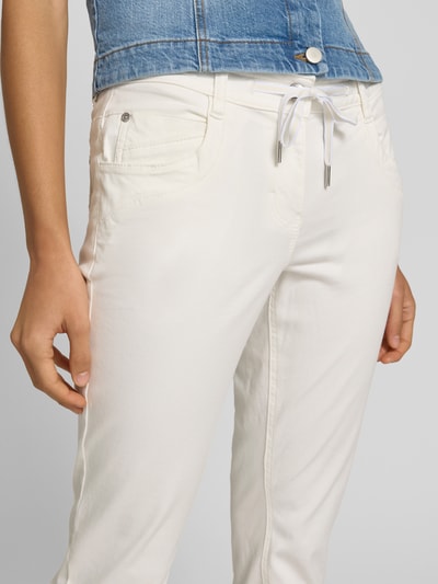 Tom Tailor Spodnie materiałowe o kroju tapered fit z mieszanki bawełny Złamany biały 3