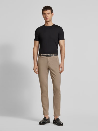 Lindbergh Regular Fit Chino mit Gürtel Sand 1