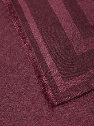 Produktfoto, Schal mit Logo-Muster von Tommy Hilfiger in Bordeauxrot, Optik:Allover-Muster, Applikation: Fransen, Material: Modal