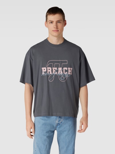 Preach Oversized T-Shirt mit Label-Print Modell 'Varsity' Anthrazit 4