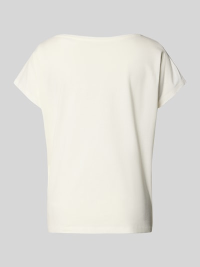Frauenmodel trägt Pyjama-Oberteil mit Motiv von Christian Berg Woman in Creme, Baumwoll-Modal-Mix, Regular-Fit, Ganzkörperansicht Rückansicht.