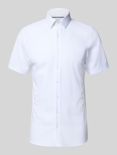 Produktfoto, Slim Fit Business-Hemd in kurzärmligem Design Modell 'Modern' von OLYMP Level Five, mieszanka bawełny z dodatkiem streczu, krój slim fit, kołnierzyk typu kent, listwa guzikowa, kolor biały, kontekst: koszula biznesowa, długość tyłu w rozmiarze 40: 79 cm, szerokość ramion w rozmiarze 40: 43 cm, długość rękawów w rozmiarze 40: 24 cm