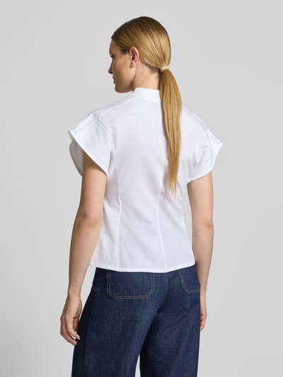 Frauenmodel trägt Regular Fit T-Shirt aus Baumwoll-Leinen-Mix Modell 'PESI' von MAX&Co., weiß, glatte Textur, Ganzkörperansicht Rückansicht, Damen Poloshirt von MAX&Co.