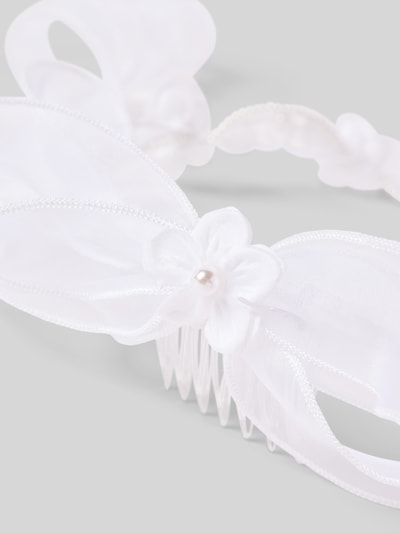Produktfoto, Haarschmuck mit Perlenbesatz von Weise in kreisförmiger Form mit floralen Zierelementen, Zierschleife aus Chiffon, weiße Farbe, strukturiert durch Perlen und Stoff.