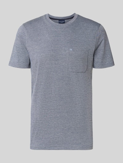 Produktfoto, T-shirt mit Rundhalsausschnitt und Brusttasche von Christian Berg Men, mieszanka bawełny, krój regular fit, szary kolor