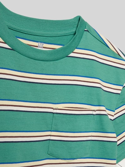 Produktfoto, Regular Fit T-Shirt mit Logo-Detail von GAP, Kinder T-Shirt aus reiner Baumwolle, grüne Streifenoptik, Rundhalsausschnitt