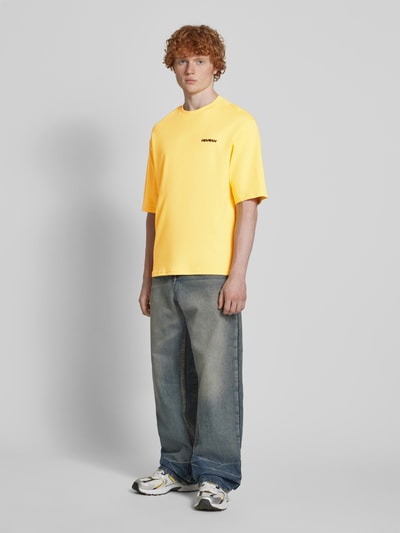 REVIEW Oversized T-Shirt mit Label-Print Pastellgelb 1