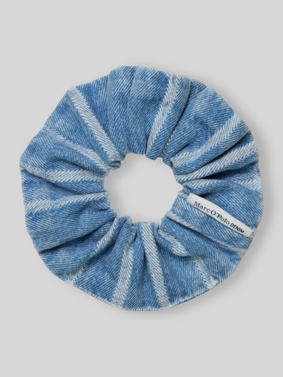 Produktfoto, Scrunchie aus reiner Baumwolle - Special Drop von Marc O'Polo Denim, in Denim-Optik mit gestreiftem Muster und Label-Patch