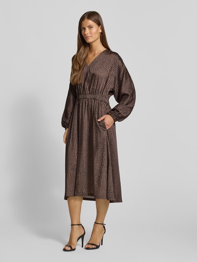 JOOP! Knielange jurk met V-hals, model 'DAKOTA' Middenbruin - 1