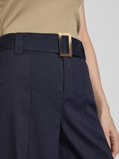 MAC Stoffhose mit Gürtel und Eingrifftaschen Modell 'Carletta' Marine 3