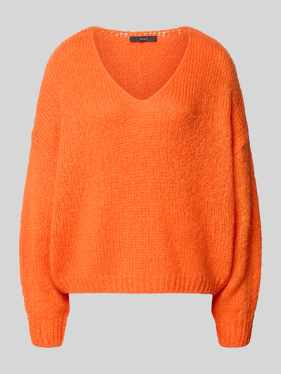 Produktfoto, Oversized Strickpullover mit Mohair-Anteil von Oui, Mieszanka materiałów z dodatkiem moheru, krój oversized, dekolt w serek, prążkowane wykończenia, długość tyłu w rozmiarze 36: 37 cm, długość rękawów w rozmiarze 36: 48 cm, kolor pomarańczowy, miękka faktura, jednolita powierzchnia