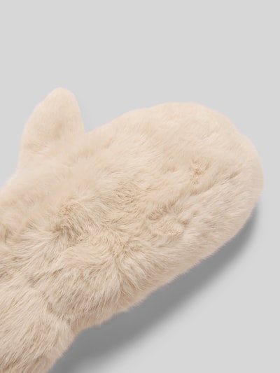 Produktfoto, Handschuhe aus Kunstfell Modell 'WOLFIE' von b.young, beige, Fäustlingsform, weiche flauschige Textur, elastischer Einsatz