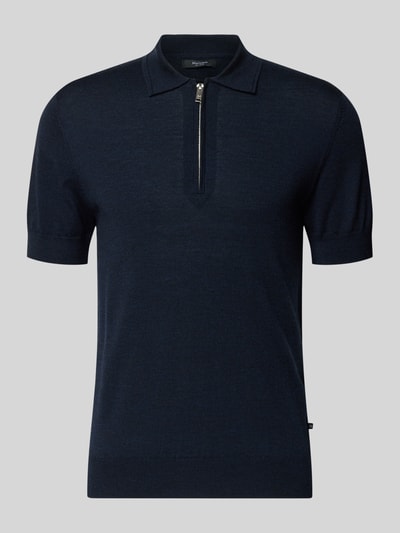 Produktfoto, Slim Fit Poloshirt aus reiner Wolle von Matinique in dunkelblauer Strick-Optik mit Polo-Kragen und elastischen Abschlüssen.