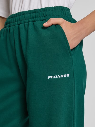 Pegador Wide fit sweatpants met logostitching, model 'Anni' Donkergroen - 3