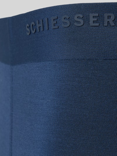 Produktfoto, Trunks mit elastischem Bund und Label-Detail von Schiesser in Dunkelblau, glatte Textur, körpernahe Passform, Micromodal-Elasthan-Mix