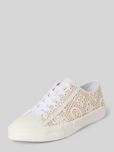 Produktfoto, Sneaker mit Logo-Detail Modell 'Carey' od Guess, białe, zaokrąglony krój, profilowana podeszwa, wysokość obcasa 3 cm, wysokość cholewki 6 cm, szerokość w rozmiarze 40: 9 cm, siatkowata faktura, kontrastujące detale