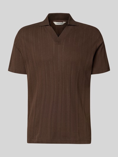 Produktfoto, Regular Fit Poloshirt aus Baumwoll-Mix Modell 'TRAVIS' von SELECTED HOMME, Optik: Unifarben, Struktur, Polokragen, V-Ausschnitt, kurze Knopfleiste, Kurzarm, Materialverarbeitung: Jacquard, braune Farbe, glatte und strukturierte Oberfläche.